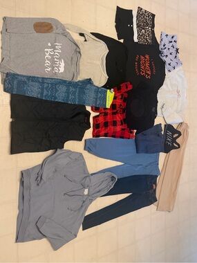 CLEARANCE - Women’s S/M Outfit Bundle